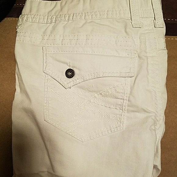 White bermuda shorts - Picture 3 of 3